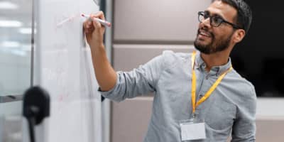 Leadership in SMEs: Balancing Vision and Action
