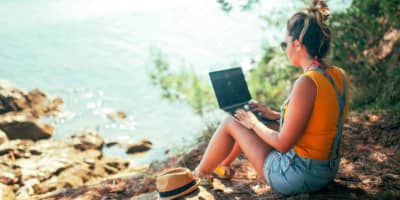 7 Handy Tools to Run Your Business on Holiday